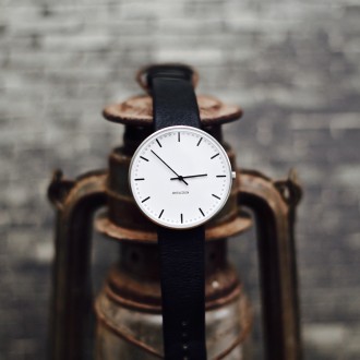 SOLD OUT City Hall watch - Ø40mm - black/white, black leather strap